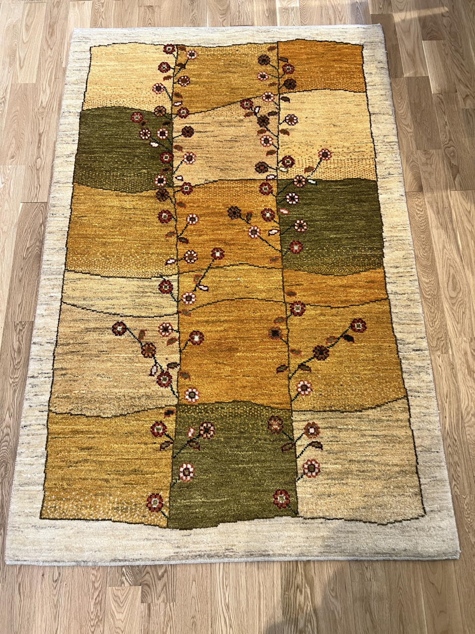 アマレ　　　　　ゴラム184×118